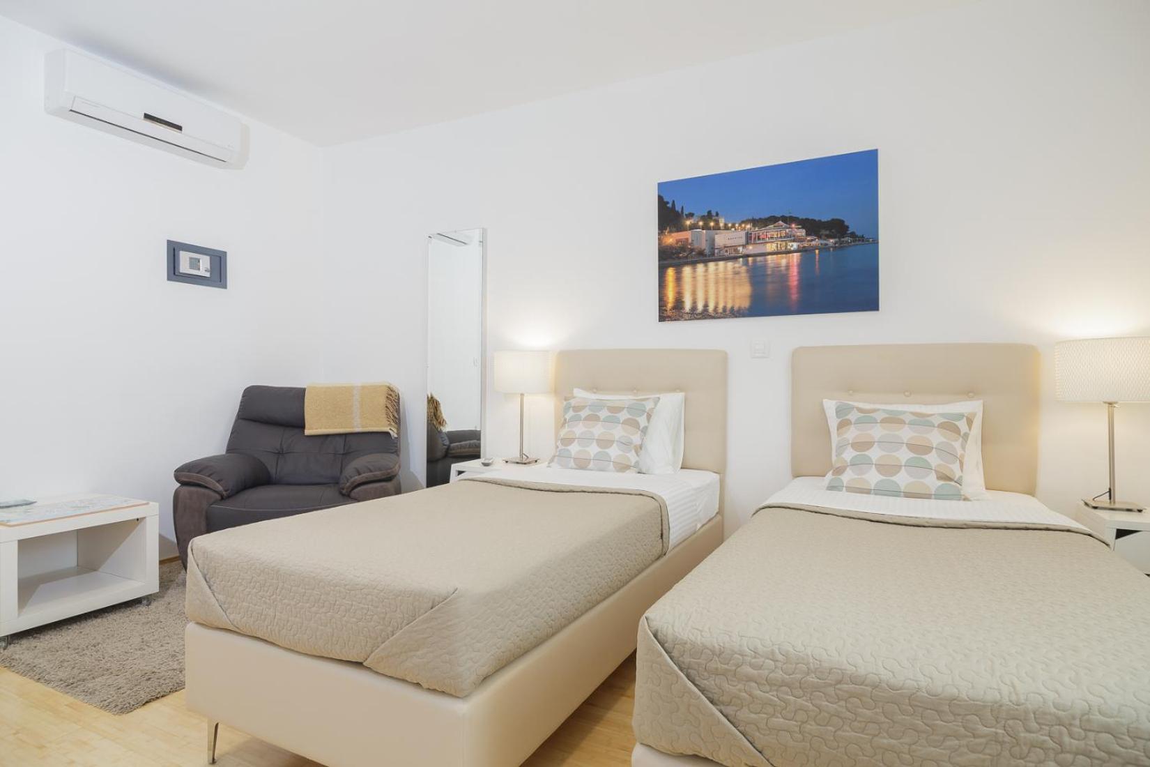 Holiday Home Aspalathos - With Free Parking, Near The Beach, A Few Minutes' Walking Distance To The Unesco Palace Split Zewnętrze zdjęcie